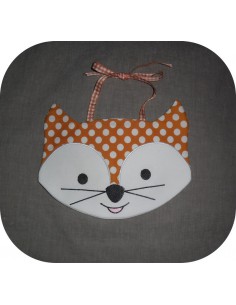 embroidery design Mouse bib