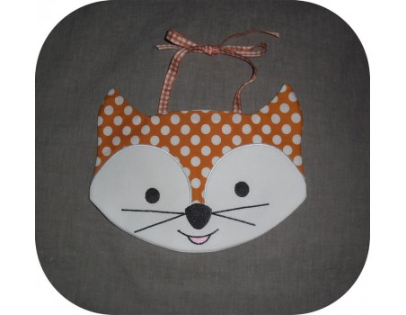 embroidery design Mouse bib