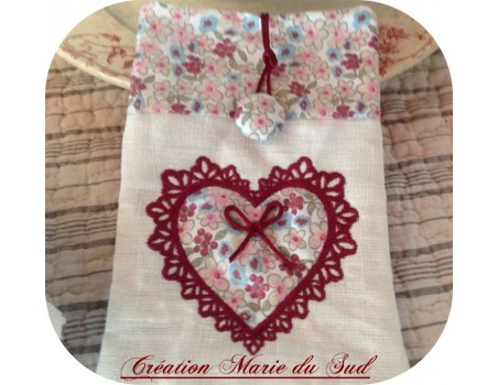 motif de broderie coeur dentelle