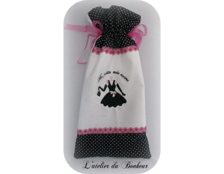 Motif de broderie robe noire