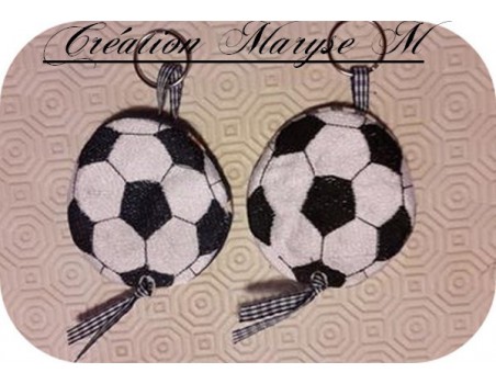 Motif de broderie machine ballon de foot  porte clé   ITH