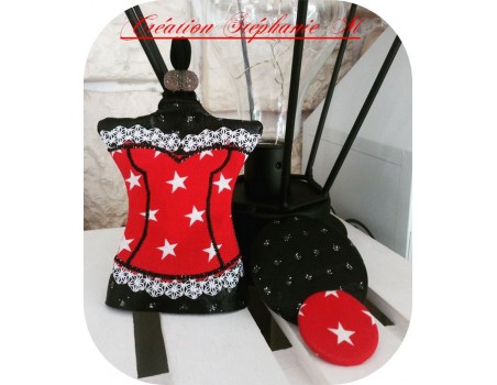 Motif de broderie machine bustier porte clé à oeillets  ITH