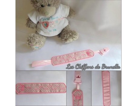 Attache tétine motif de broderie