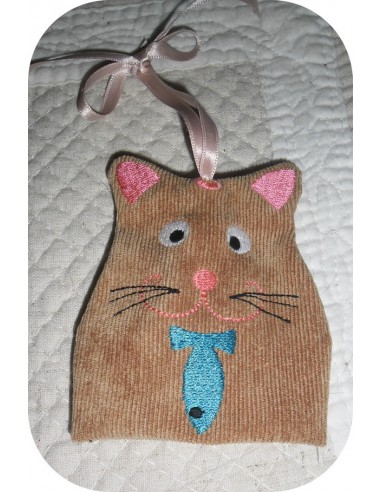 Motif de broderie machine porte clé  chat  ITH