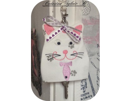 machine embroidery design  owl key holder  ITH