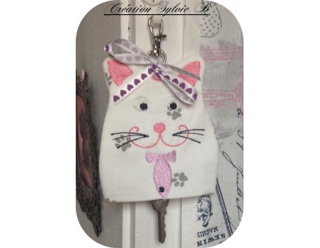 Motif de broderie machine porte clé  chat  ITH