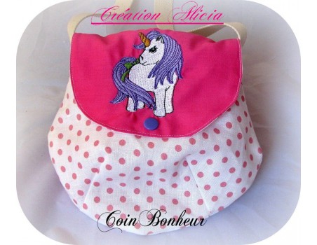 Motif de broderie machine petite  licorne