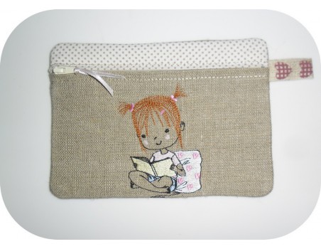 Motif de broderie machine petite fille lecture