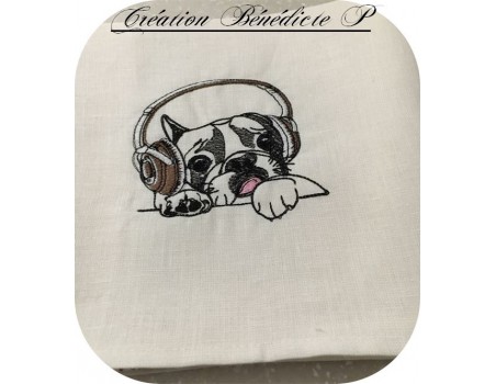 Motif de broderie machine bouledogue Français avec son casque