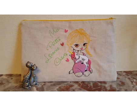 Motif de broderie machine fillette avec sa licorne