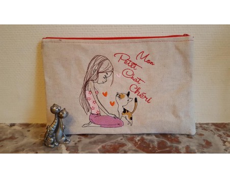 Motif de broderie machine fillette avec son chat