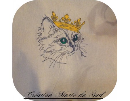 Motif de broderie machine chat avec sa couronne