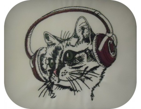 Instant download machine embroidery cat with his crown