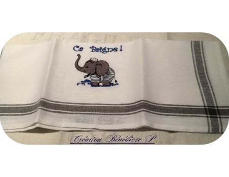 Motif de broderie machine  Eléphant baigneur