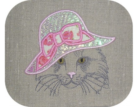 Motif de broderie machine chatte au chapeau appliqué mylar