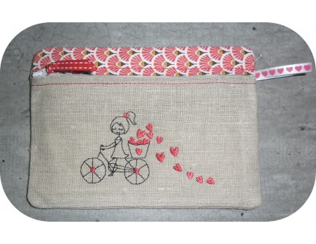 Motif de broderie machine fille velo coeurs