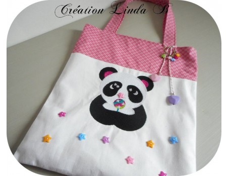 Motif de broderie machine panda avec sa sucette