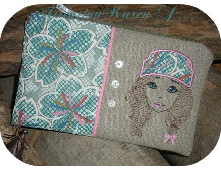 Motif de broderie machine fille avec son bonnet en mylar