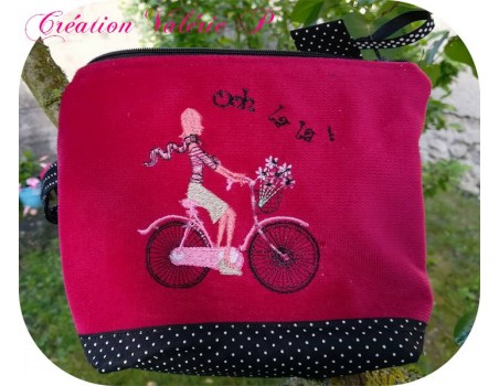 Motif de broderie machine Paris  silhouette femme Parisienne à vélo