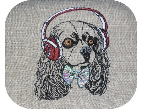 Motif de broderie machine cavalier king charles avec son casque