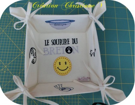 Motif de broderie machine le sourire du breton