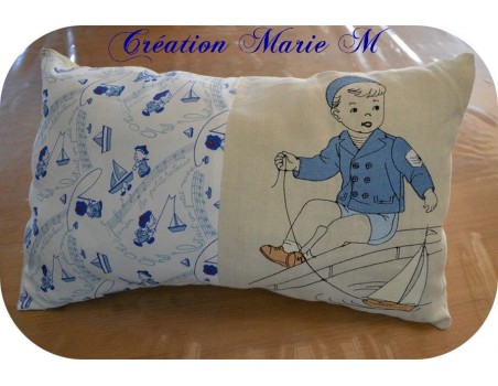 Motif de broderie machine garçon avec son bateau