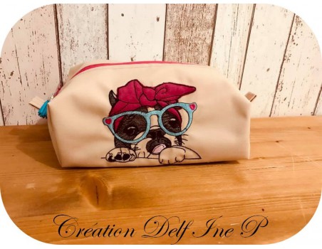 Motif de broderie machine bouledogue Français avec ses lunettes