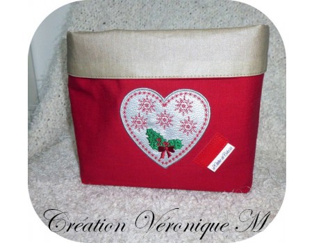 Motif de broderie machine coeur houx