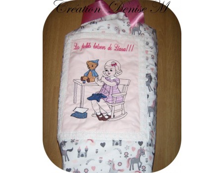 Motif de broderie machine fillette avec son ours