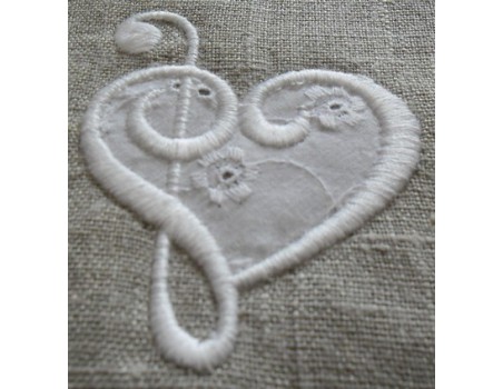 motif de broderie coeur musical