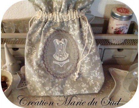 Motif de broderie machine bustier 2 formats