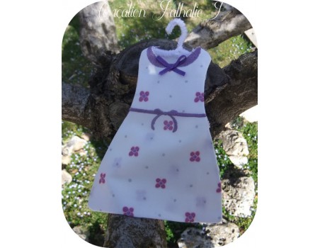 Motif de broderie machine robe col claudine ITH