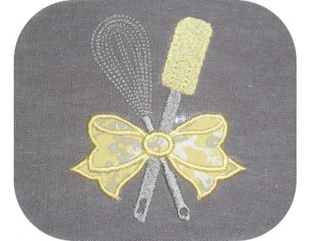 Motif de broderie machine  fouet et spatule  avec un noeud appliqué