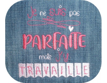 Motif de broderie machine texte  j'y travaille