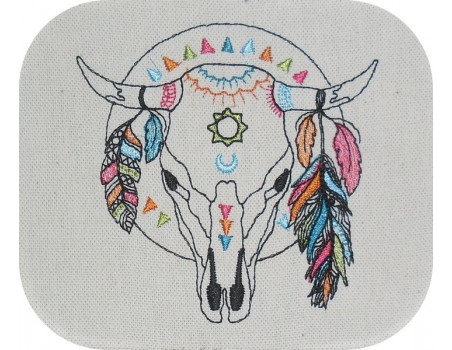 Motif de broderie machine  tête de buffle avec plumes