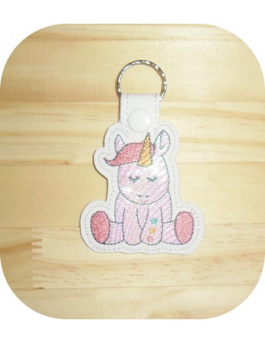 Motif de broderie machine porte clé licorne en mylar  ITH