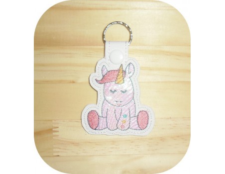 Motif de broderie machine porte clé licorne en mylar  ITH