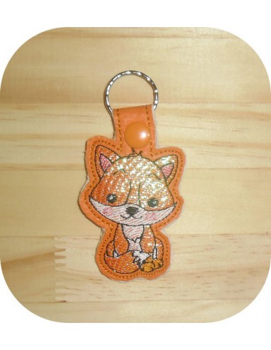 Motif de broderie machine porte clé renard en mylar  ITH