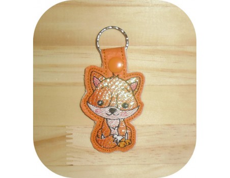 Motif de broderie machine porte clé renard en mylar  ITH