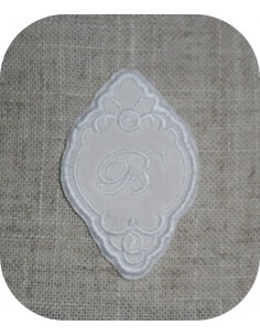 Motif de broderie machine médaillon ancien