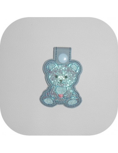 Motif de broderie machine porte clé ourson en mylar  ITH