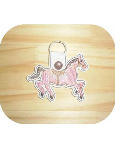 Motif de broderie machine porte clé cheval en mylar  ITH