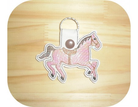 Motif de broderie machine porte clé cheval en mylar  ITH