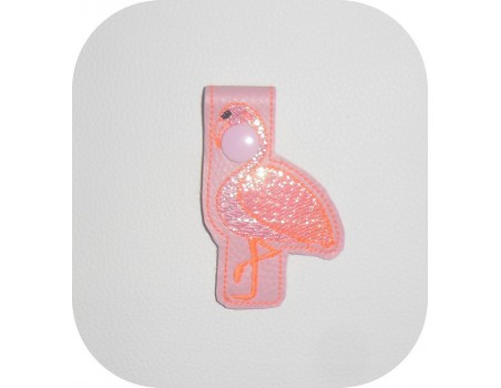 Motif de broderie machine porte clé flamant rose en mylar  ITH