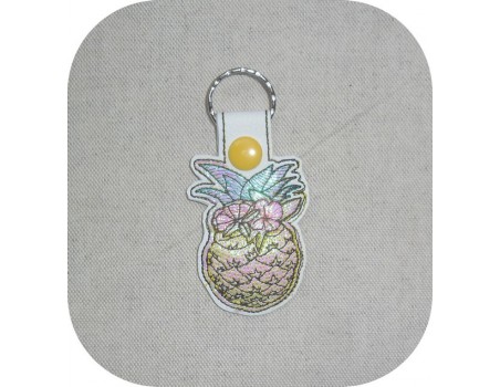 Motif de broderie machine porte clé ananas en mylar  ITH