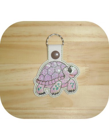 Motif de broderie machine porte clé tortue  en mylar  ITH