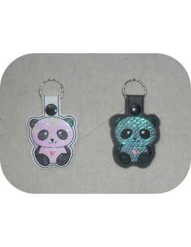 Motif de broderie machine porte clé panda en mylar  ITH