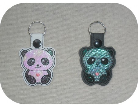 Motif de broderie machine porte clé panda en mylar  ITH