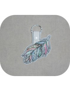Motif de broderie machine porte clé plume en mylar  ITH