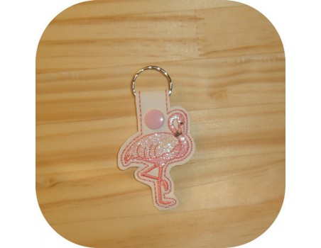 Motif de broderie machine porte clé flamant rose en mylar  ITH